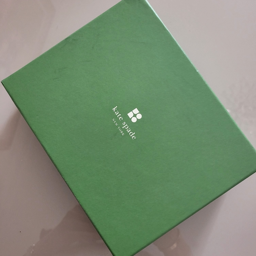 Kate Spade Wallet - Picture 2 of 8